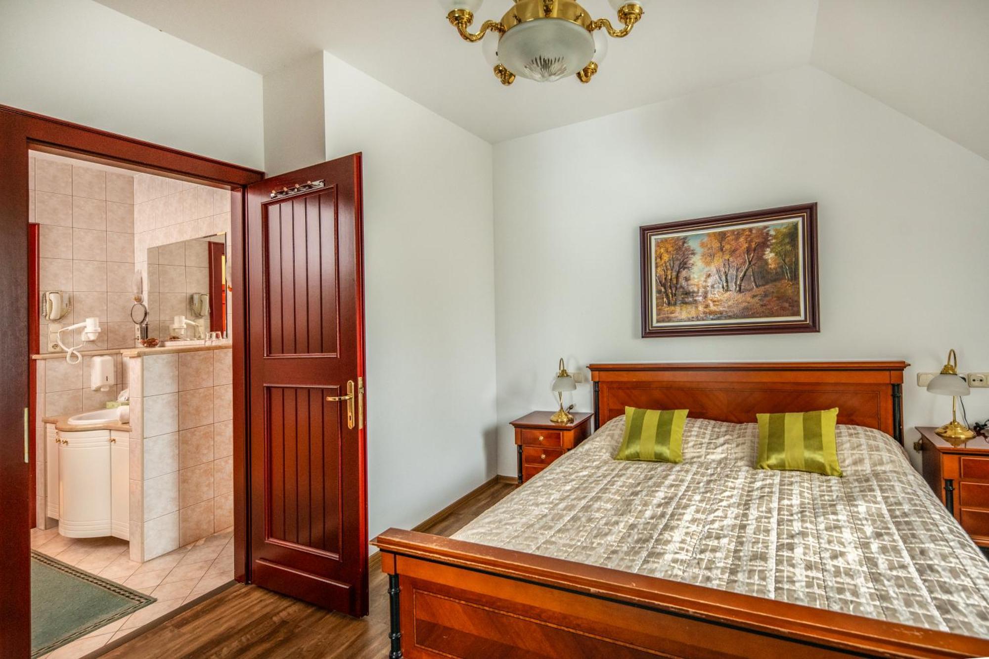 Szarvaskut Hotel Zirc Εξωτερικό φωτογραφία