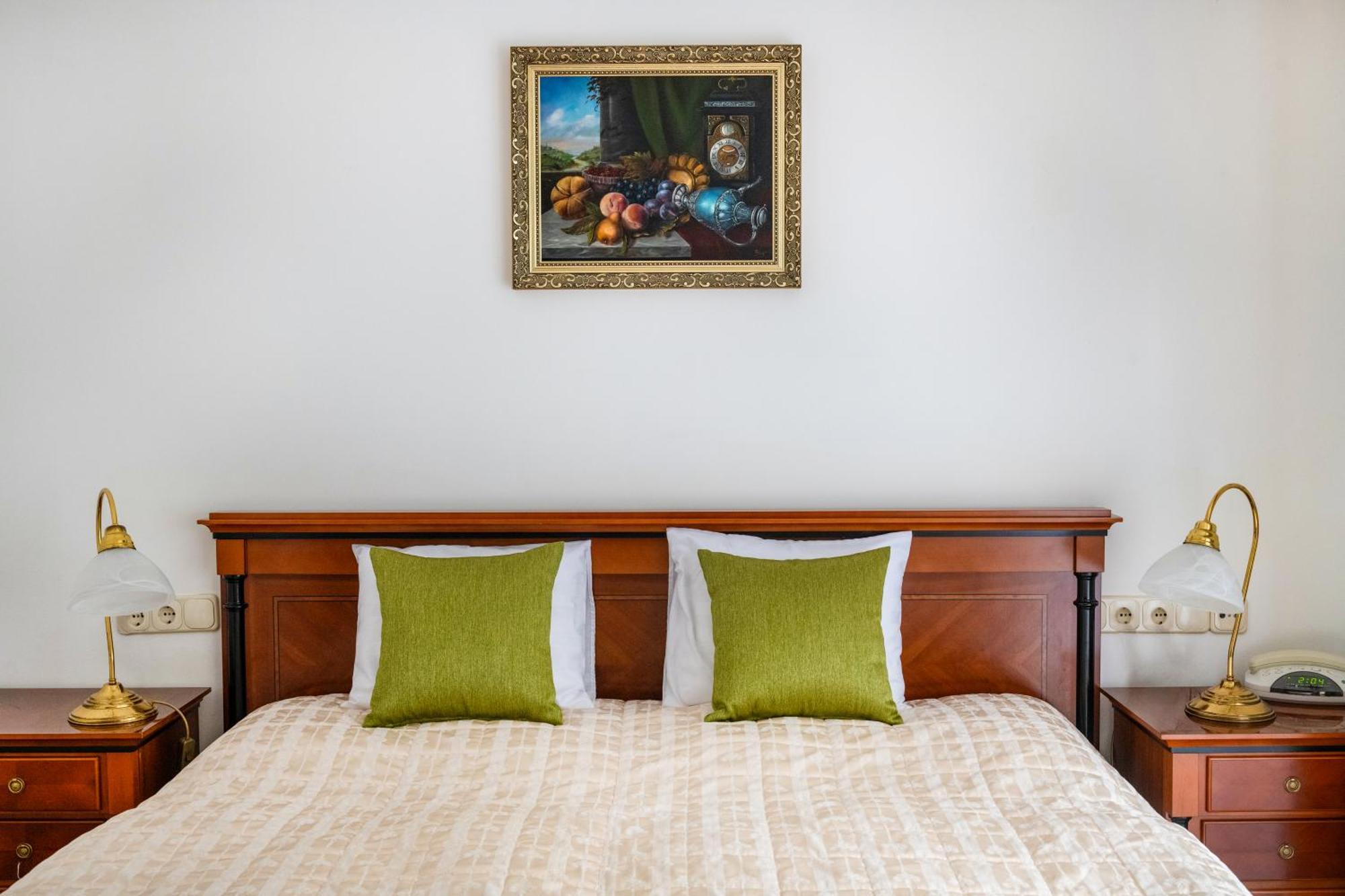 Szarvaskut Hotel Zirc Εξωτερικό φωτογραφία