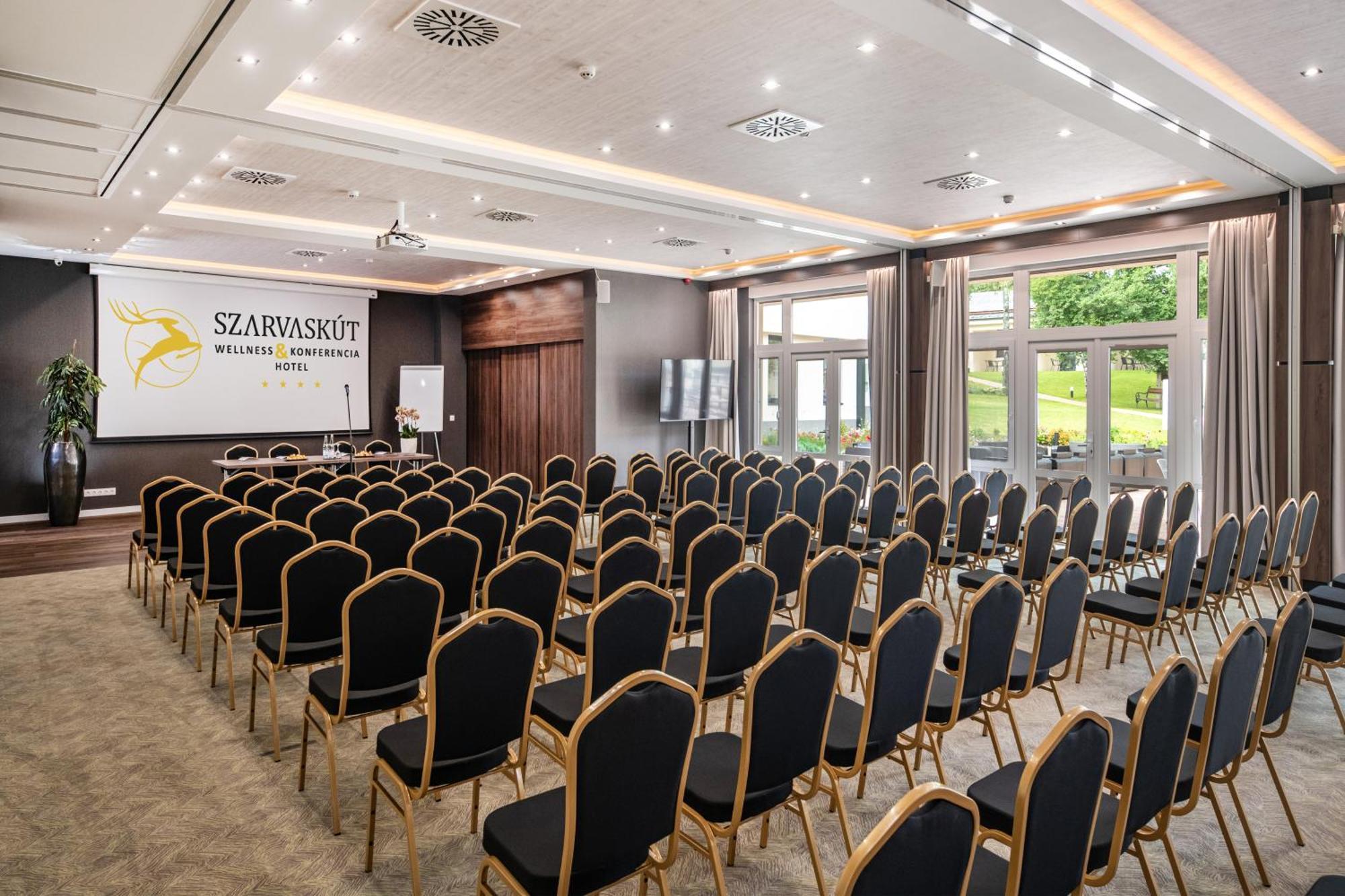 Szarvaskut Hotel Zirc Εξωτερικό φωτογραφία