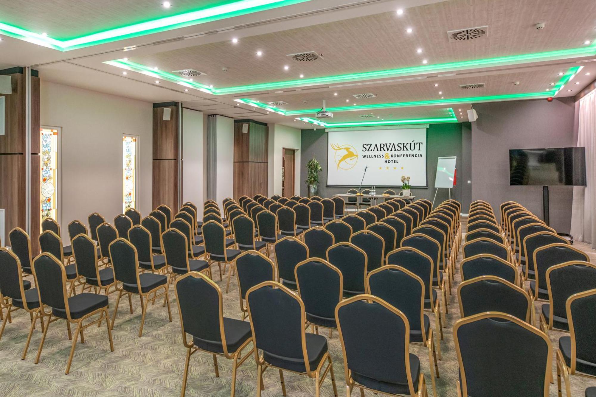 Szarvaskut Hotel Zirc Εξωτερικό φωτογραφία