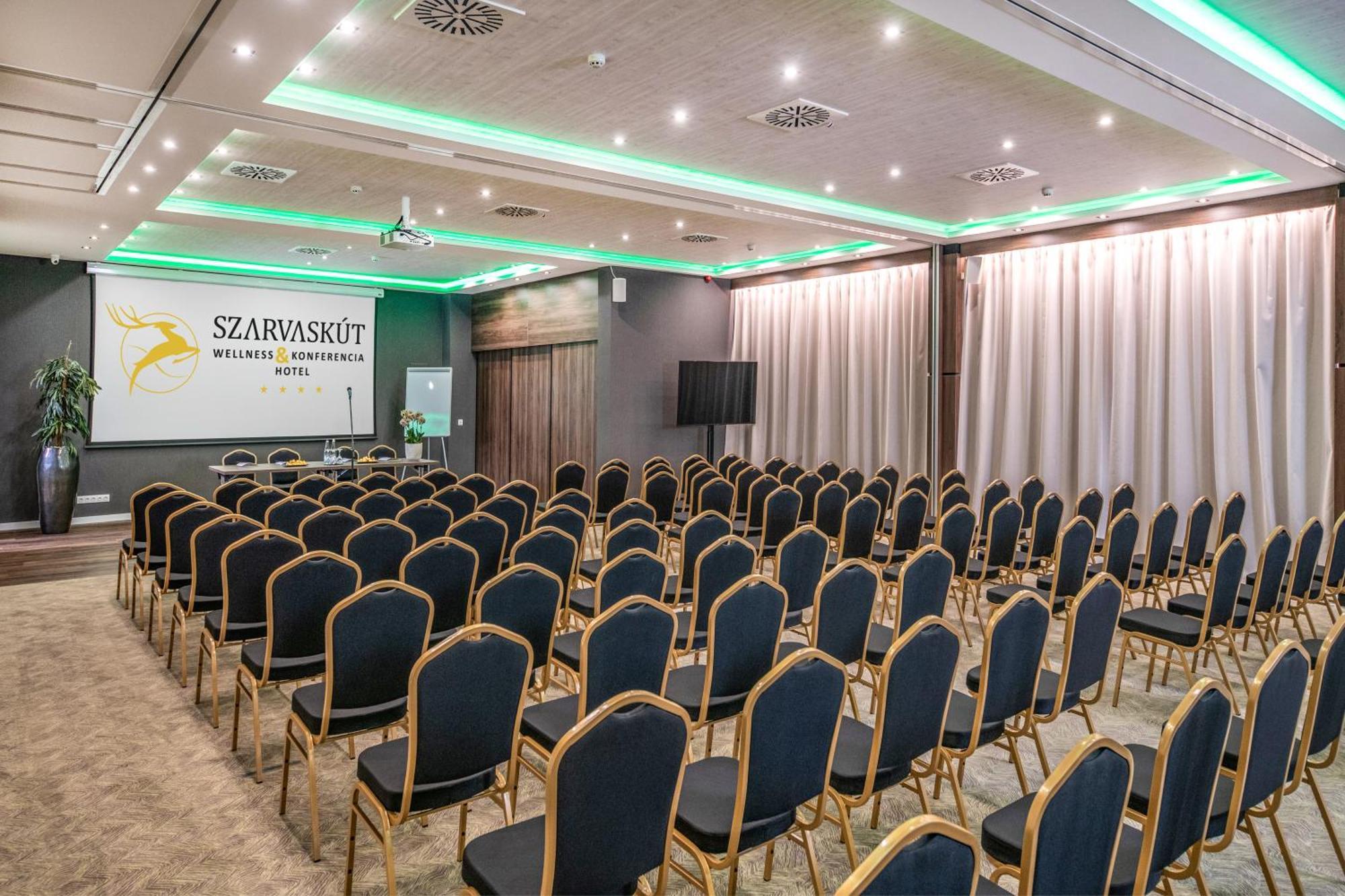 Szarvaskut Hotel Zirc Εξωτερικό φωτογραφία