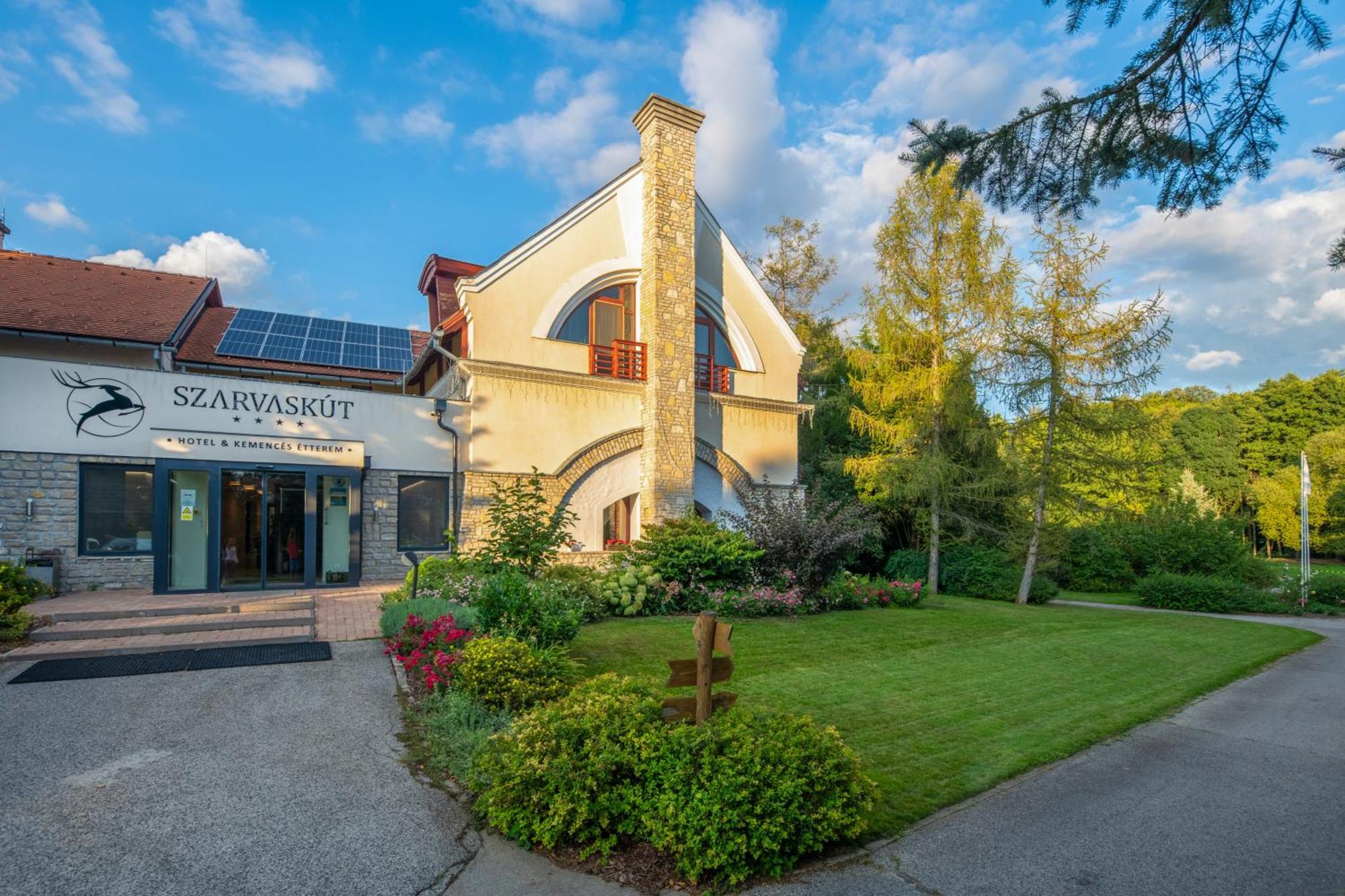 Szarvaskut Hotel Zirc Εξωτερικό φωτογραφία