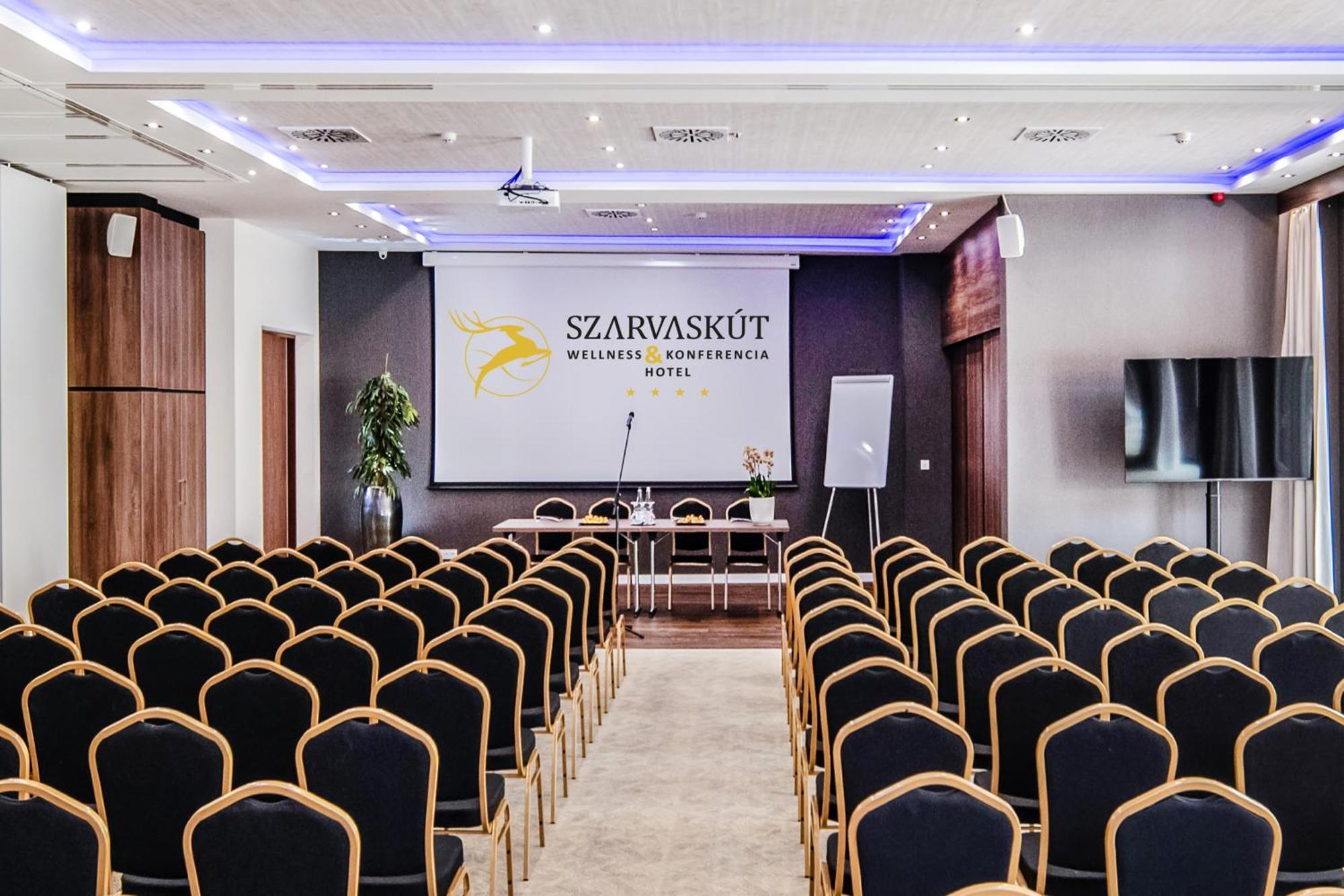 Szarvaskut Hotel Zirc Εξωτερικό φωτογραφία