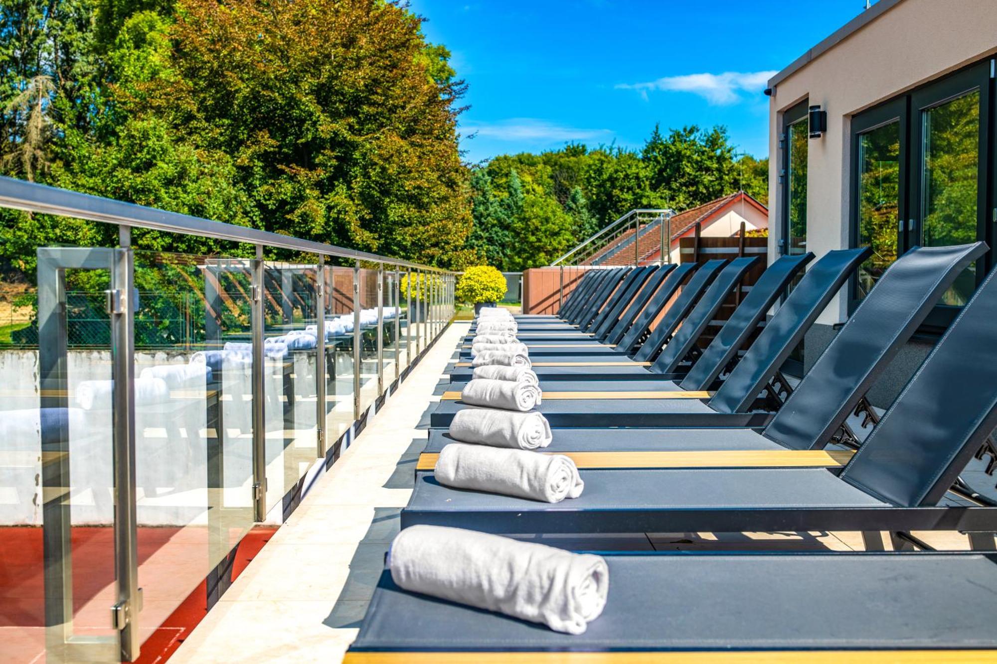 Szarvaskut Hotel Zirc Εξωτερικό φωτογραφία