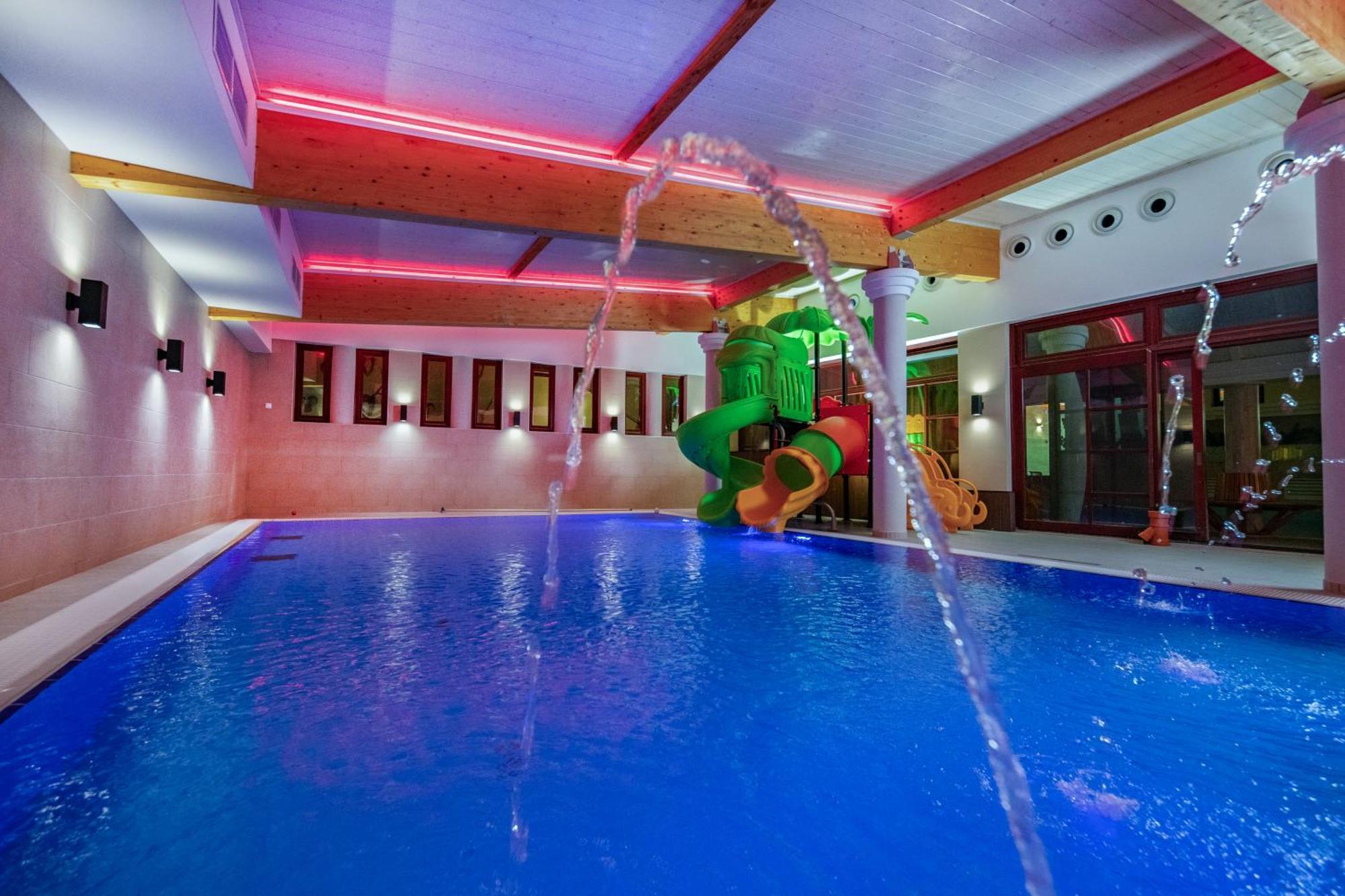 Szarvaskut Hotel Zirc Εξωτερικό φωτογραφία