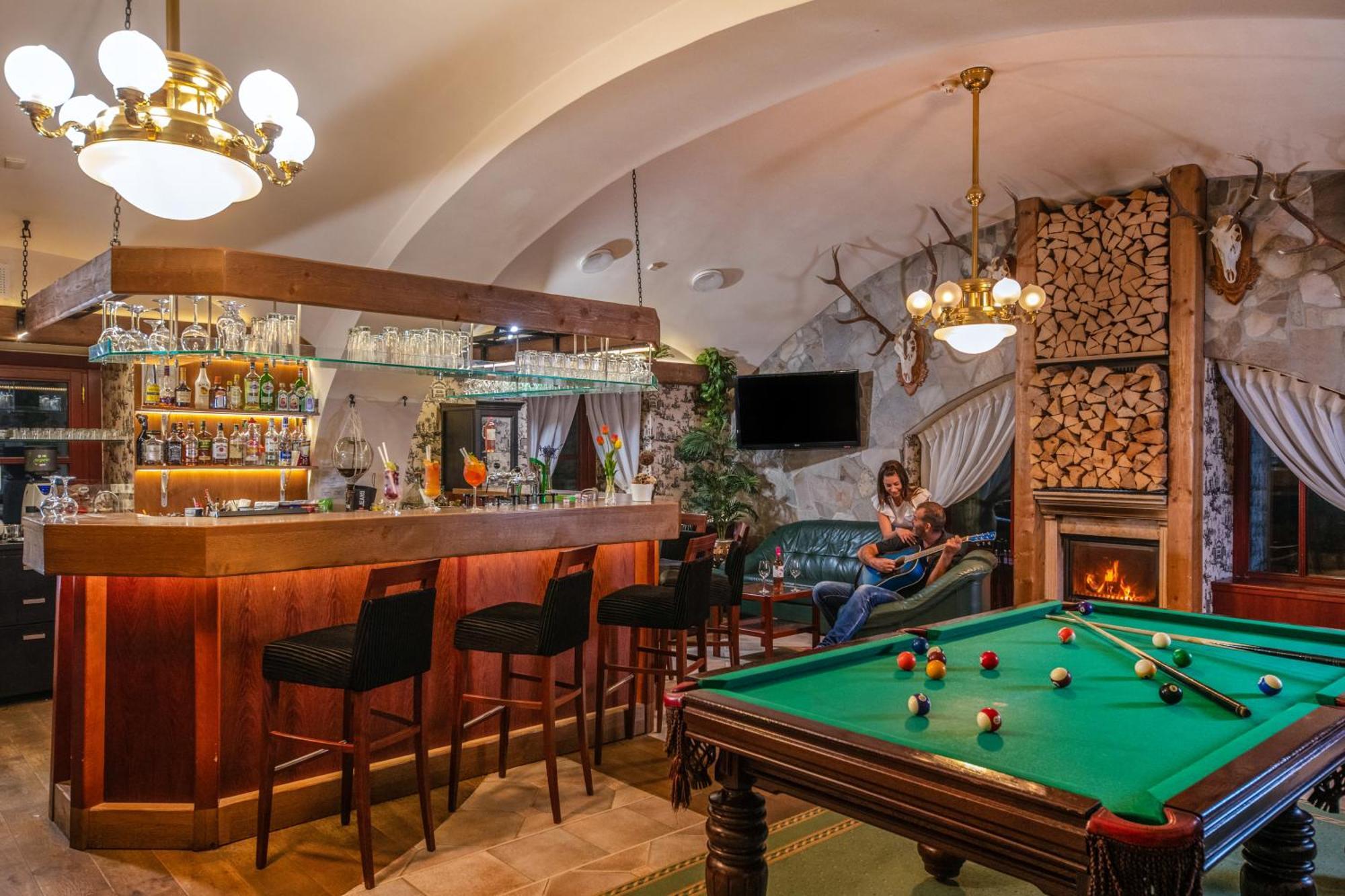 Szarvaskut Hotel Zirc Εξωτερικό φωτογραφία