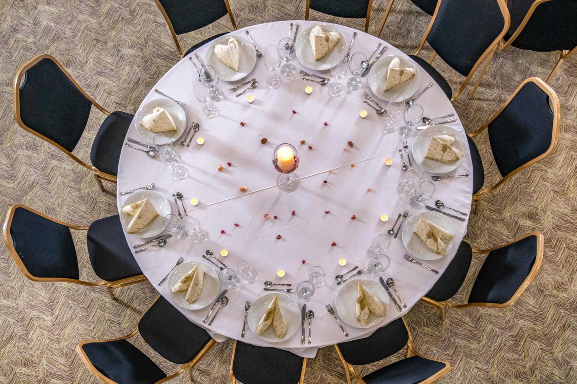 Szarvaskut Hotel Zirc Εξωτερικό φωτογραφία