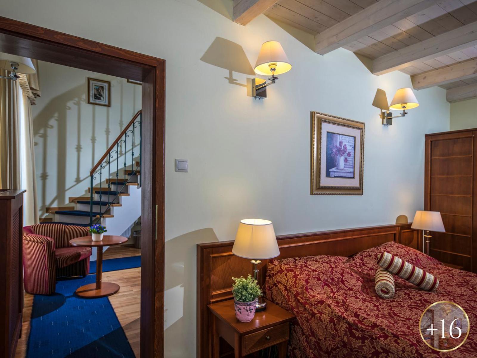 Szarvaskut Hotel Zirc Εξωτερικό φωτογραφία