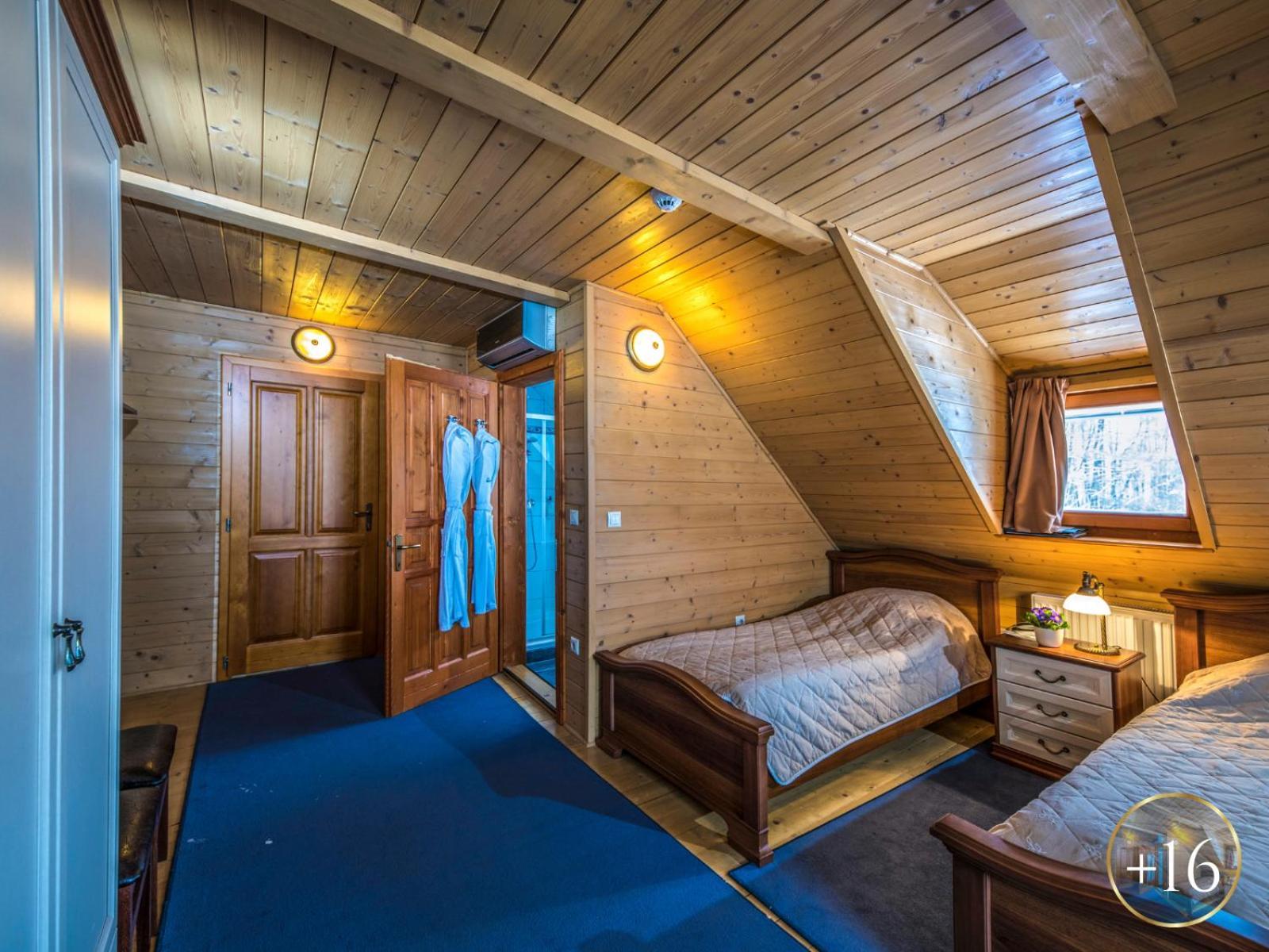 Szarvaskut Hotel Zirc Εξωτερικό φωτογραφία