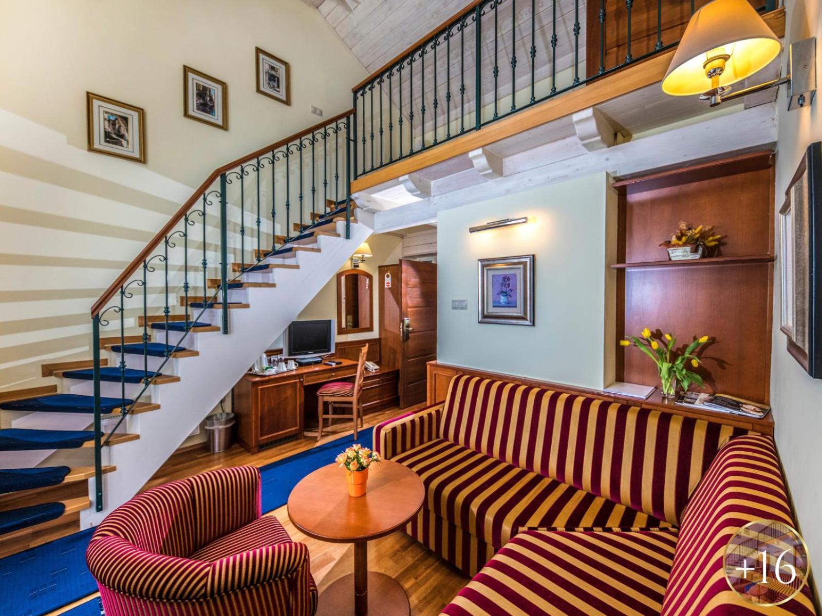Szarvaskut Hotel Zirc Εξωτερικό φωτογραφία