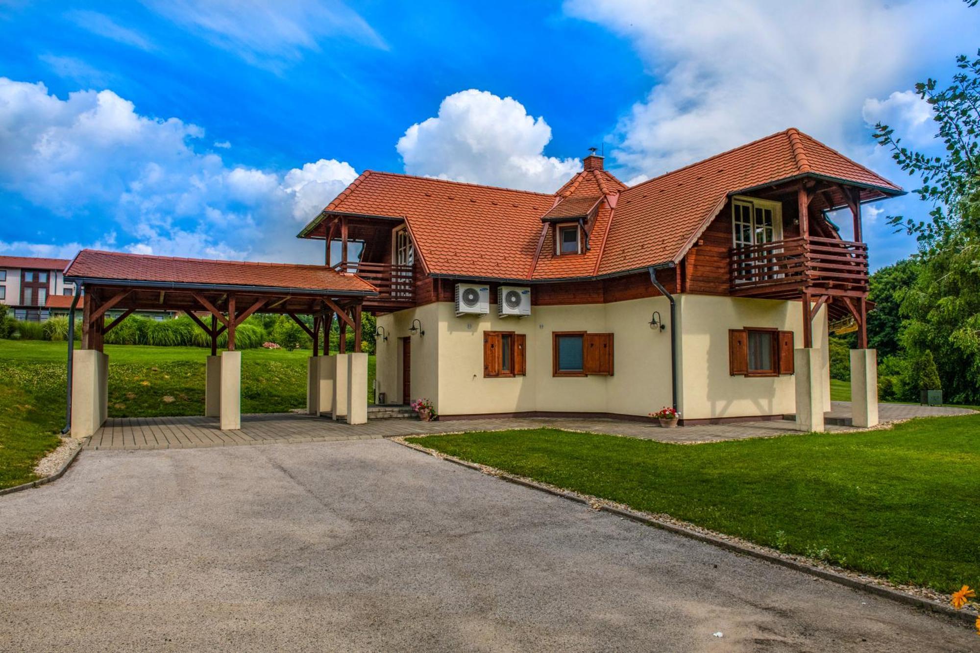 Szarvaskut Hotel Zirc Εξωτερικό φωτογραφία